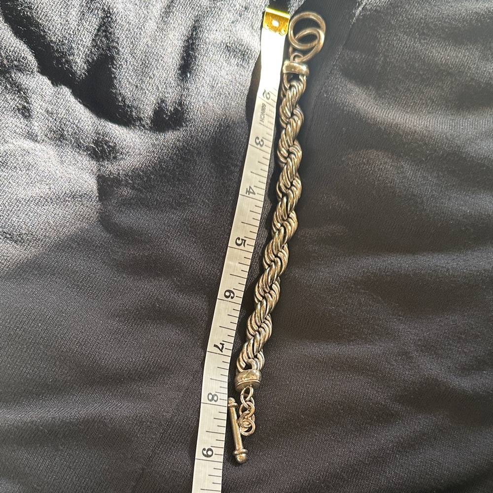 Elegant Silver Twist Bracelet - Picture 3 of 3